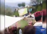 People of Murree Chanting CHOR AY in front of Shahid Khaqan