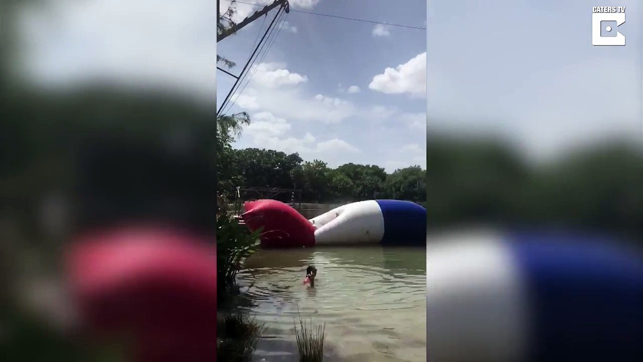 Cette fille fait un vol plané incroyable sur cette bouée...