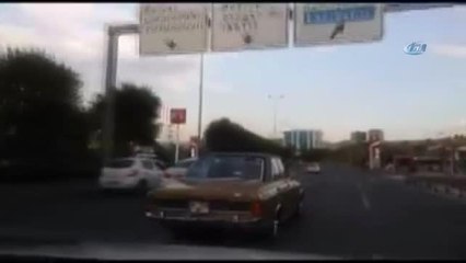 MHP Lideri Bahçeli Klasik Otomobiliyle Ankara Yollarında