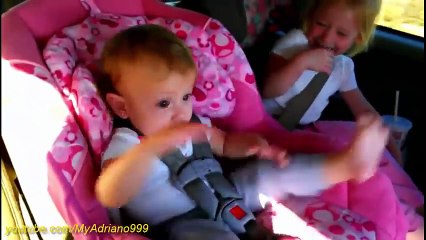 طفل نايم سمع اغنيته المفضلة بالسيارة شوفو شو عمل هههههه مو طبيعي الهضامة