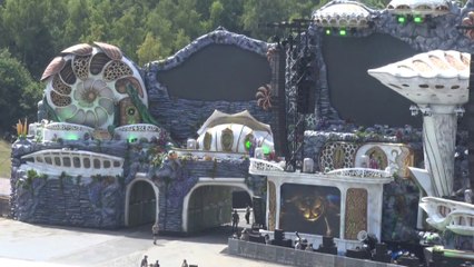 Découvrez les décors de Tomorrowland