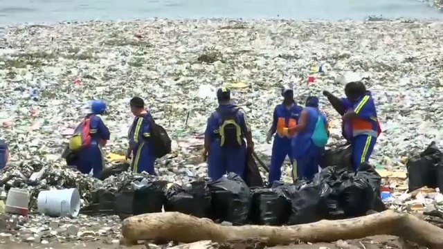 Le coste della Repubblica Dominicana invase dalla plastica
