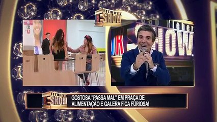 # Gata finge que passa mal para se dar bem na praça de alimentação