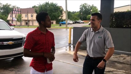 Il marchait 32 kilomètres par jour alors son patron lui offre une voiture