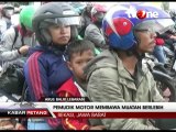 Pemudik Bersepeda Motor Padati Ruas Jalan Bekasi