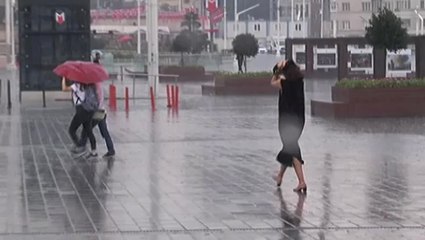 İstanbul'da Beklenen Yağış Başladı