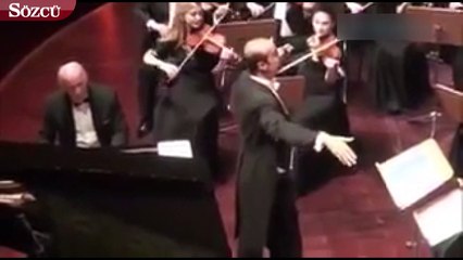 Hem orkestrayı hem de izleyicileri yöneten şefin görüntüleri rekor kırdı