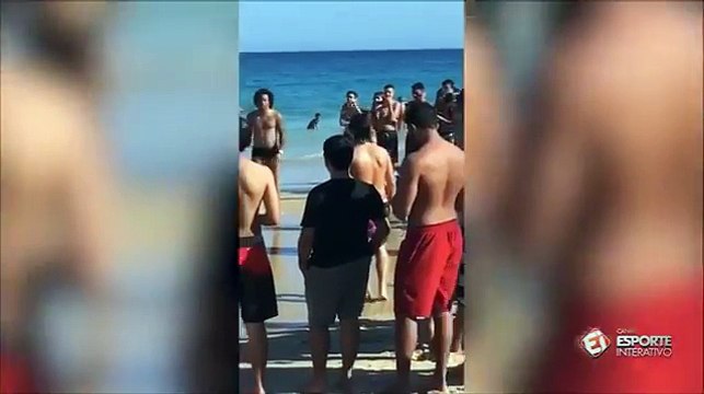 Marcelo se divierte en la playa durante sus vacaciones