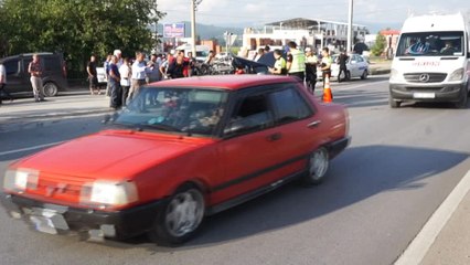 Kamyon, ışıklarda duran otomobile çarptı: 3 yaralı