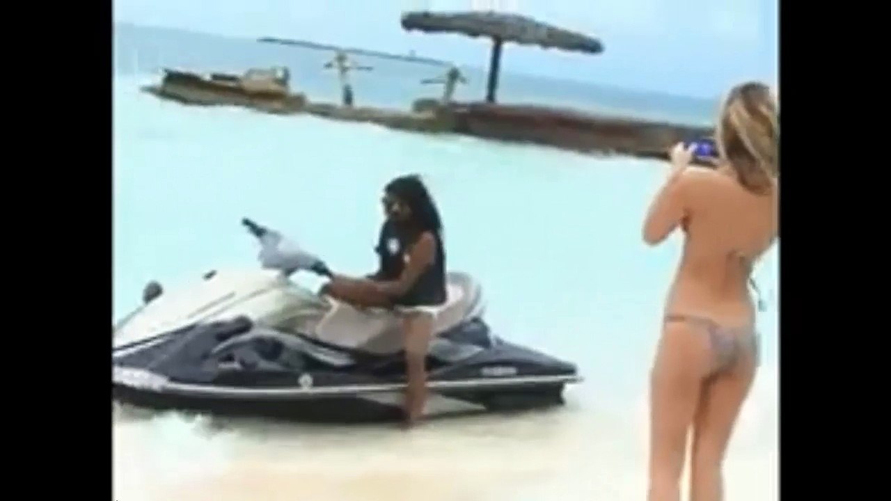 Couple Xcident on a Water boat