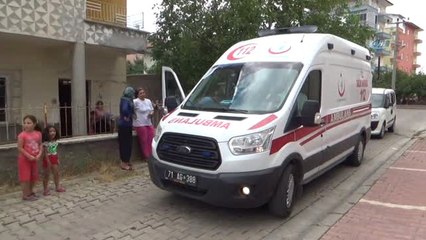 Ağaçtan Düşen Küçük Kızın Koluna Demir Saplandı