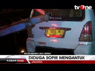 Angkot Masuk ke Dalam Kolam Bundaran Patung Kuda