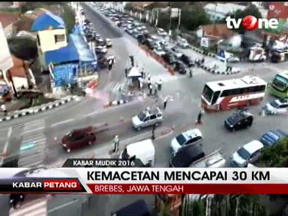 Macet di Brexit, Warga Jual Bensin Eceran Pada Pemudik
