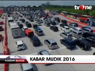 Antrean Kendaraan Menuju Pintu Tol Palimanan Capai 45 Km