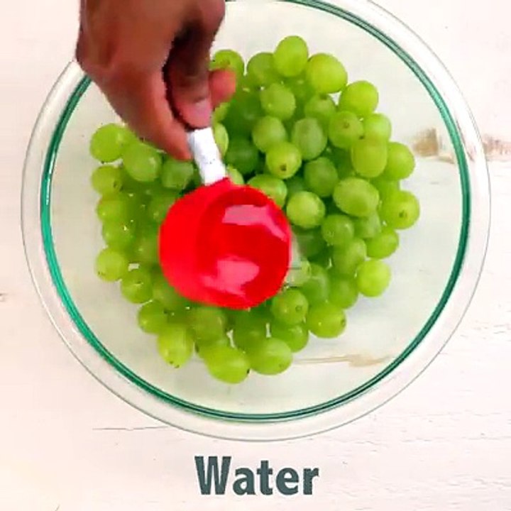 Sour Patch Grapes— a healthier treat for #NationalSourCandyDay!Get the full recipe here: