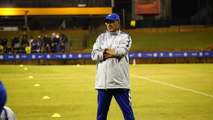 Sarri takes charge of Chelsea training in Australia