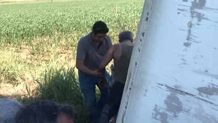 Kaza Yapan Sürücüyü Vatandaşlar Kurtardı