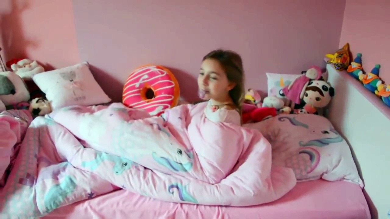 VILAIN Bébé Léane   BAD BABY Léane  COURT METRAGE.