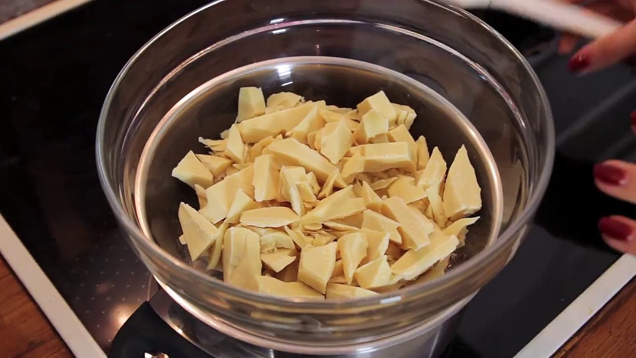 Lust auf eine Torte, aber keinen Ofen daheim? Wie wäre es mit einem No Bake Cheesecake? Mit weißer Schokolade, Blaubeeren und Mascarpone ZUM REZEPT 