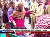Ngabuburit, Presiden Jokowi Bagikan Sembako di Gang Sempit