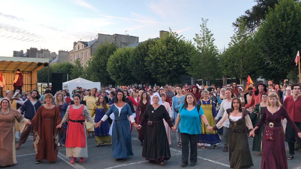Bal médiéval à la Fête des remparts