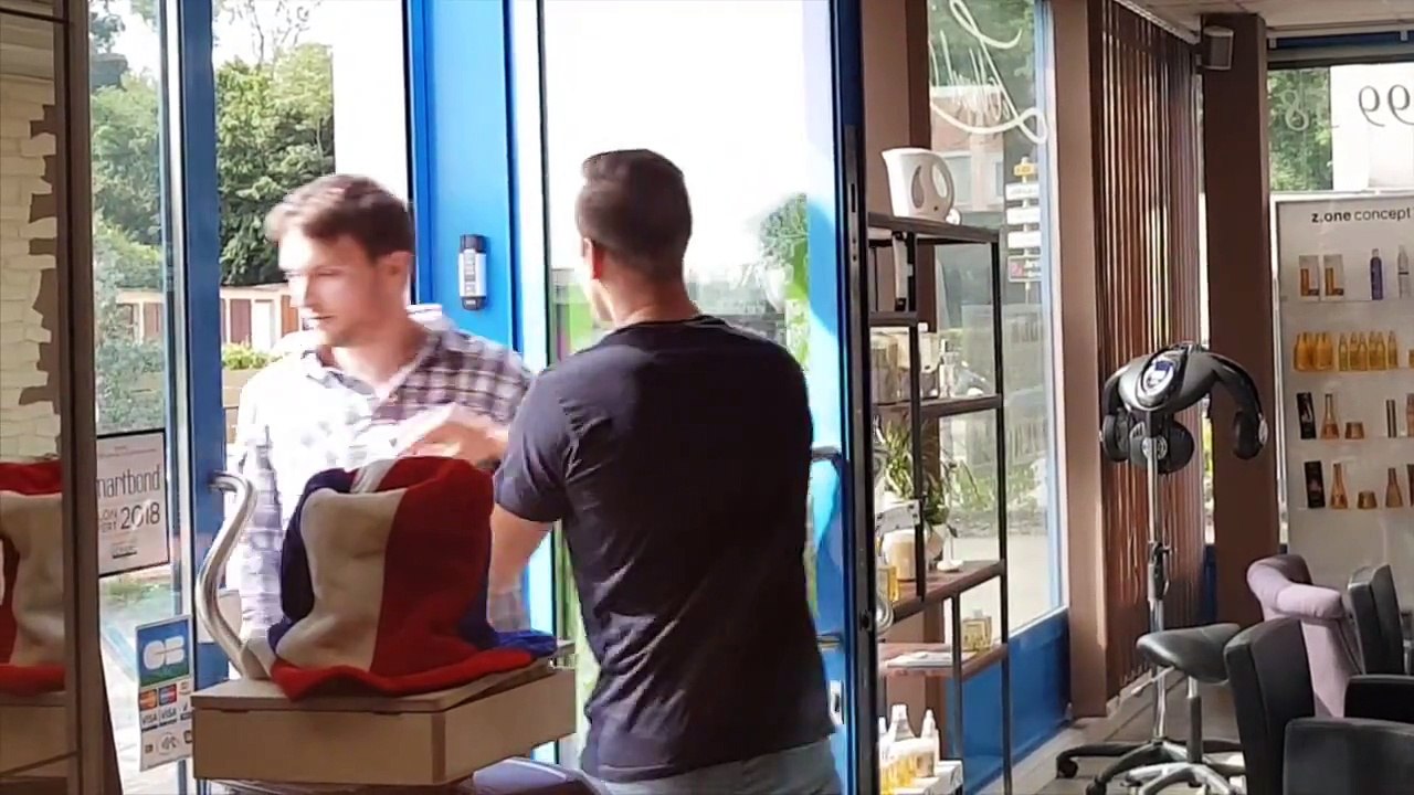 CAMÉRA CACHÉE : LE COIFFEUR par Le Parfait Inconnu 