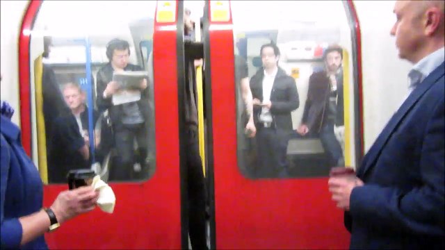 London metro - tube - TFL - U-Bahn - רכבת