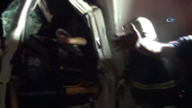Aydın'da Feci Kaza... Kamyonette Sıkışan İki Kardeş Acı İçinde Kurtarılmayı Bekledi