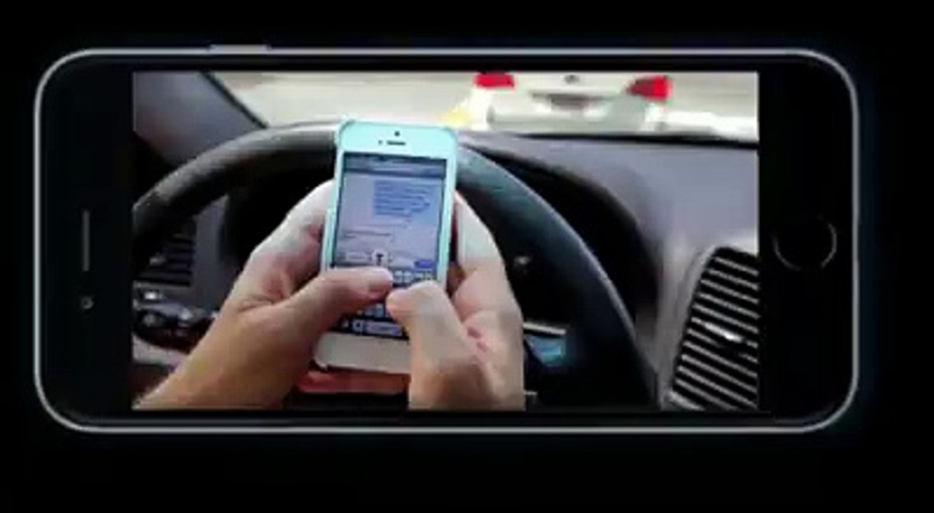 ان استعمال الهاتف النقال اثناء القيادة من شأنه صرف الذهن وتشتيت التفكير وعدم التركيز على قواعد السير الصحيحة الامر الذي يؤدي الى وقوع العديد من الحوادث المؤسفة