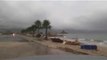 Moti i keq në Orikum, çadrat e plazhit dalin në rrugë - Top Channel Albania - News - Lajme