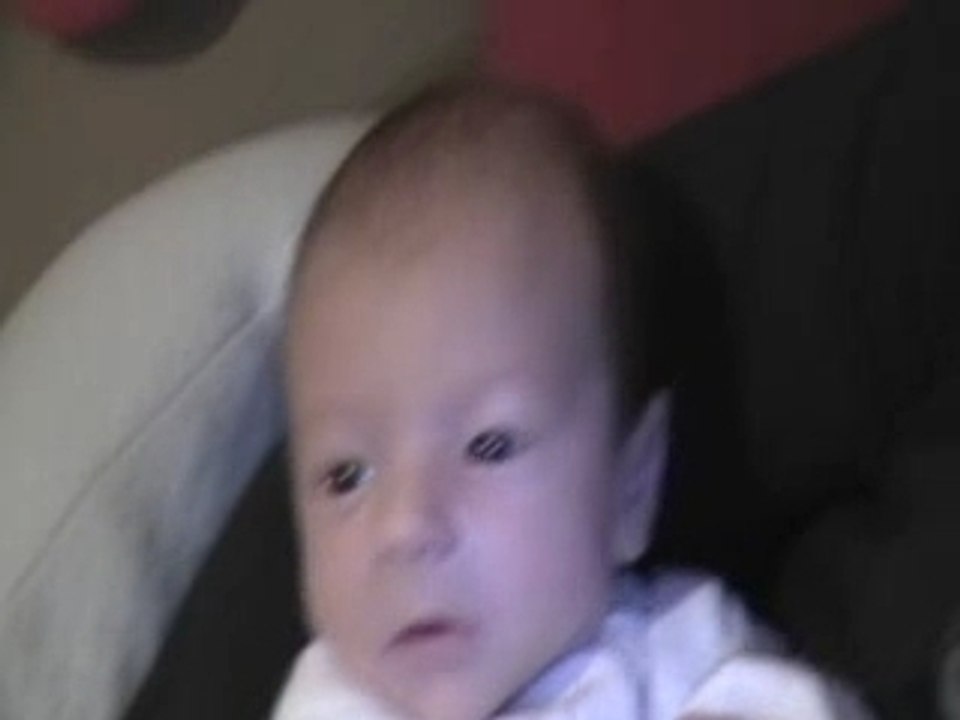 Valentin dans les bras de Maman