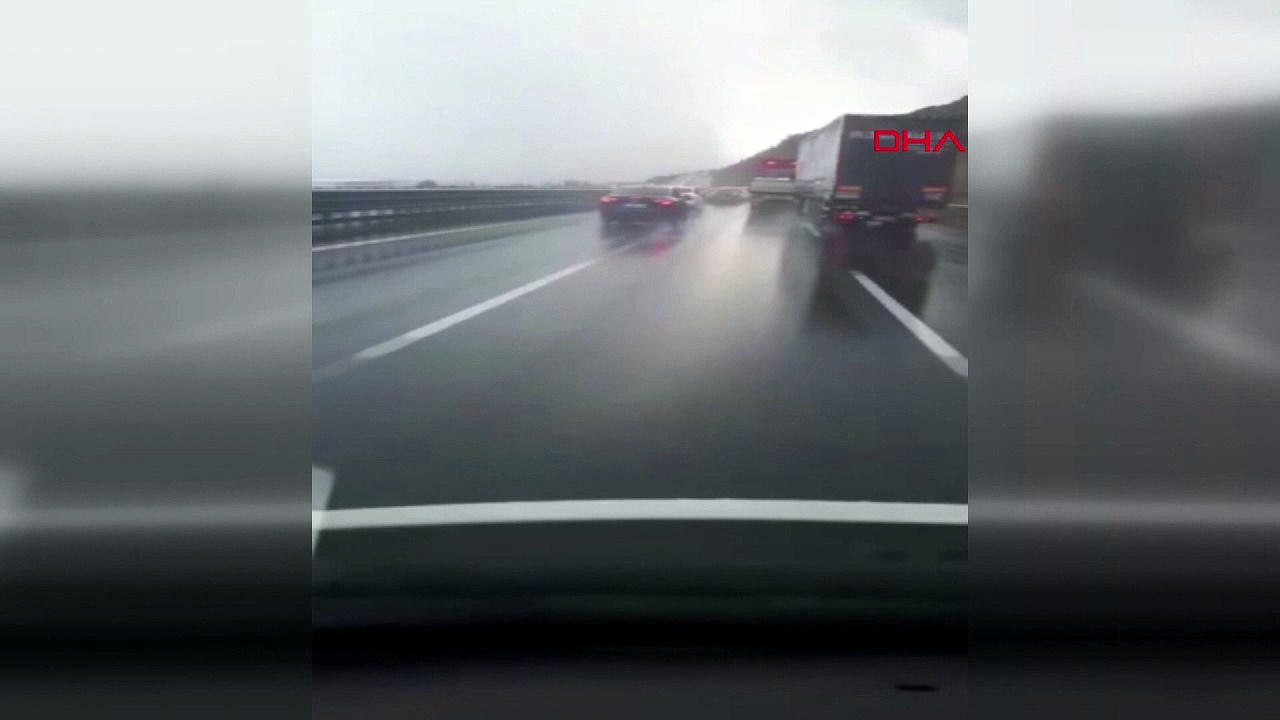 TEM'deki zincirleme kazayı saniye saniye kaydetti