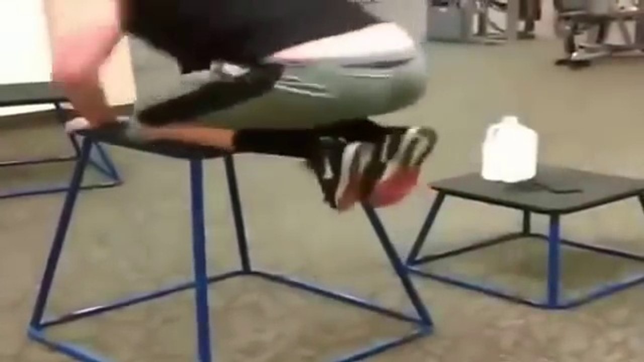 Funny girls gym fails try not_to_laugh_challenge_  2018