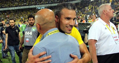 Robin Van Persie, Kadıköy'ü İkiye Böldü