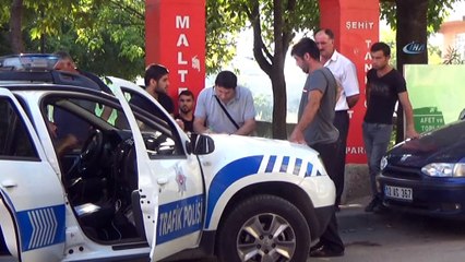 Çocuğunu hastaneye yetiştirmeye çalışırken otomobili ile dükkana daldı