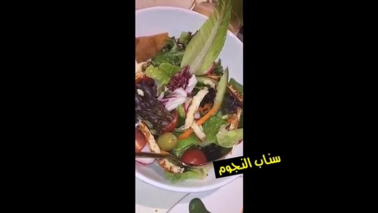 فيديو هيا الشعيبي تتعرض لموقف غريب في مطعم هندي.. ورد فعلها طريف