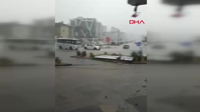 Osmaniye Fırtına ve Şiddetli Yağış Ağaçları Devirdi, Tabeaları Yıktı