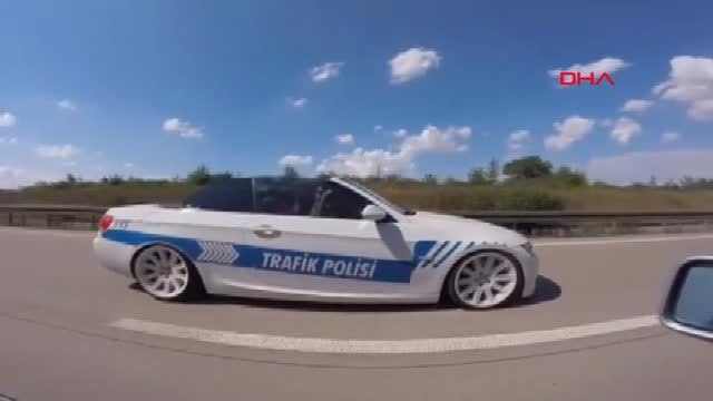 Edirne Gurbetçi, Aracını Polis Otosu Gibi Giydirip, Otobanda Türk Bayrağı Açtı