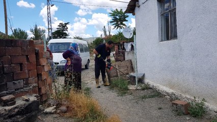 Evleri Yılanlar Bastı