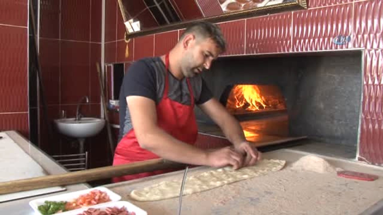 Sivaslı Fırıncılar Kayık Pidenin Patentini İstiyor