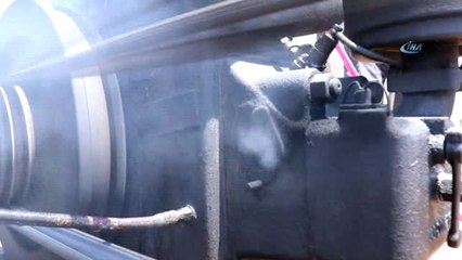 Tarlasına Su Gelmeyince Geleneksel Yöntemi Uygulamaya Başladı