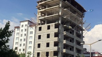 13 katlı inşaatta tehlikeli çalışma kamerada