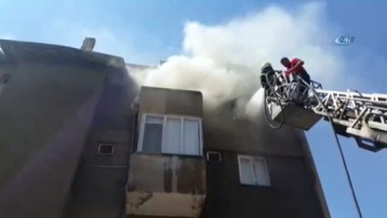 Elektrik Kontağından Çıktığı İleri Sürülen Yangında Ev Küle Döndü