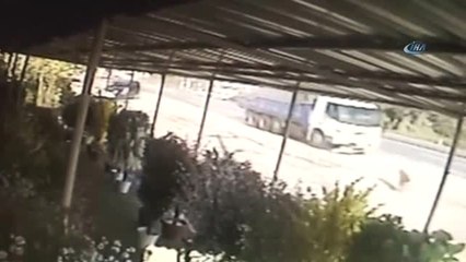 3 Kişinin Yaralandığı Feci Kaza Kamerada