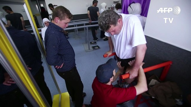 In Damascus, war amputees walk again on Syrian-made prosthetics