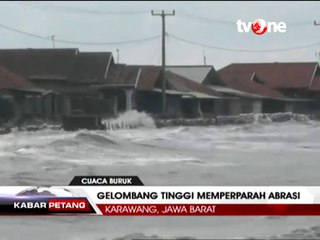 20 Rumah di Karawang Hancur Tergerus Ombak Tinggi