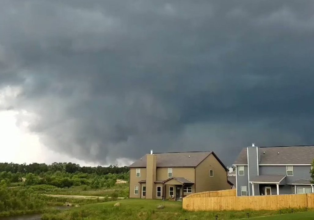 Timelapse Captures Swirling Clouds Ahead of Alabama Tornado Warning