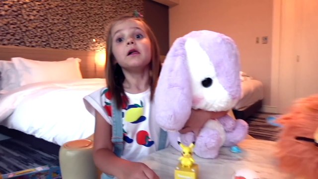 ИГРУшКИ vS коНФеты и МальЧИКИ против ДеВОЧек как папа покемонов ловил Challenge Toys VS Candy