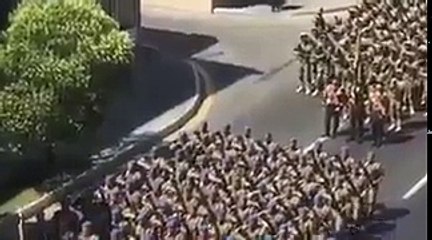 Bugün Azerbaycan'ın kuruluşunun 100. Yıl dönümü. Azerbaycan ordusu sokakları Ne Mutlu Türküm Diyene sözü ile inletiyor!