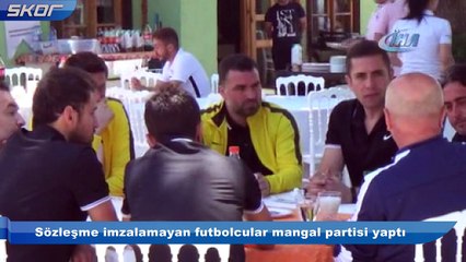 Video herunterladen: Sözleşme imzalamayan futbolcular mangal partisi yaptı